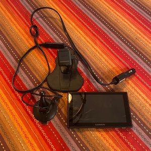 Garmin Nuvi 2789LM GPS with multiple mounts